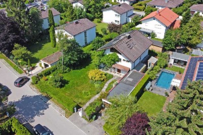 Familienidylle mit Pool - Großes Einfamilienhaus in Deisenhofen