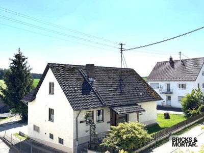 Einfamilienhaus mit Potenzial
Ländlich gelegen, bereit für frische Ideen