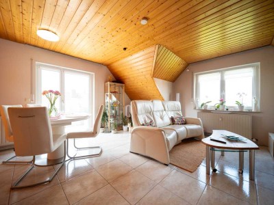 102 m² große Maisonette-Wohnung mit 2 Bädern, Stellplatz und Tiefgaragenplatz in Top-Lage