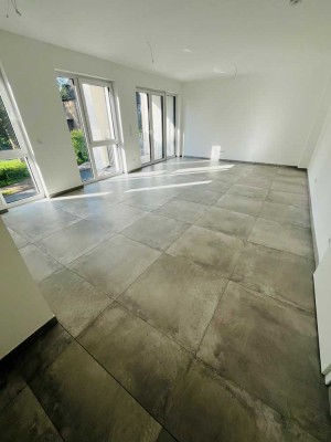LEBEN IN BESTER LAGE - Wohnung ab sofort bezugsfertig