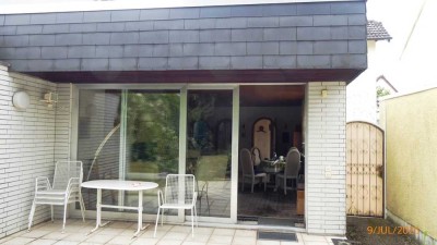+ Leben in beliebter Lage Darmstadt-Arheilgen mit großem Gartenparadies - Freistehend mit Garagen +