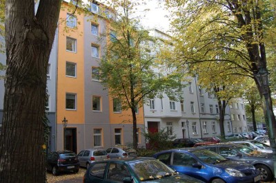 frisch modernisierte, helle, schöne Wohnung für Singles oder Paare