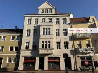 IMMOBERLIN.DE - Exzellente Altbauwohnung mit generösem Grundriss, Balkon & Pkw-Stellplatz
