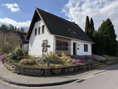Freistehendes Einfamilien-Wohnhaus mit Garage und Nebengebäude!