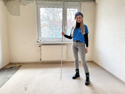 Es gibt viel zu tun - wir packen es an.  Zum November 2025 erstrahlt die Wohnung im neuen Glanz.