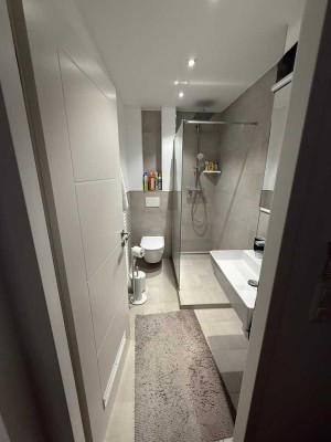 Erstbezug mit EBK: Stilvolle 1,5-Zimmer-Hochparterre-Wohnung mit geh. Innenausstattung