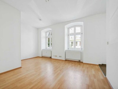 ++Neustadt (Sa): Sonnige Singlewohnung ermöglicht sofortigen Einzug in elegantes 30-m2-EG-Zuhause++