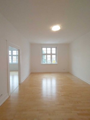 4-Zimmer-Altbauwohnung mit Balkon und Gemeinschaftsgarten.