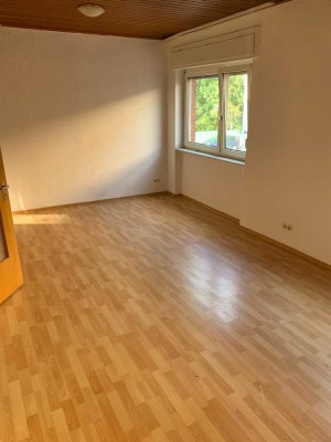 Renovierte 4-Zimmer-Wohnung mit Balkon in Mannheim-Neckarstadt-West