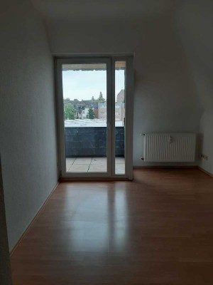 Helle Dachgeschosswohnung in zentraler Lage