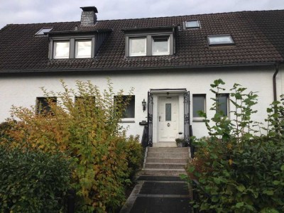 Schöne, geräumige 3,5 Zimmer D.G. Wohnug in sehr schöner Lage