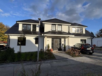 Stilvolle, geräumige und neuwertige 2-Zimmer-Wohnung mit Balkon in Mülheim