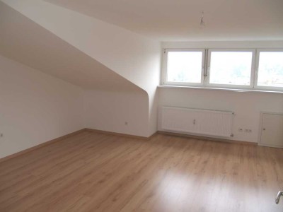 PF-Südweststadt, gepflegte 2-Zimmerwohnung in zentrumsnaher, jedoch ruhiger Wohnlage