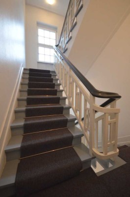 Hochwertige Altbau- Wohnung | Hohe Decken | Wohnküche | Aufzug