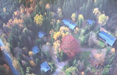 Einzigartiges Feriendorf in absoluter Alleinlage auf Waldgrundstück