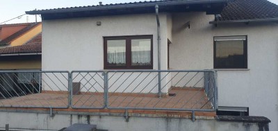 Attraktive 4-Zimmer-Wohnung mit sonnigem Balkon, Einbauküche & Garage in Dienheim
