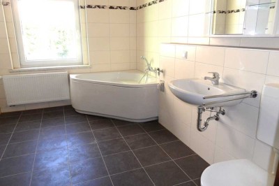 * Neues Zuhause für Sie ! * 2 Zimmer Wohnung in Werdau zu vermieten!