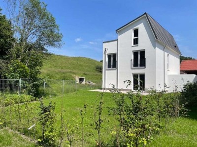Platz für Groß & Klein – 7-Zimmer-Familienhaus mit Garten & PV-Anlage in Traunstein