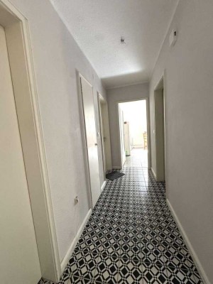 KENSINGTON Exklusiv - Charmante Renovierte 3-Zimmer Dachgeschosswohnung mit Hochwertigen Bad