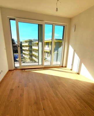 Schöne, ruhige 1-Zimmer-Wohnung mit großem Süd-West Balkon in Lochhausen, München