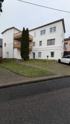 Moderne 3-Zimmer-Wohnung mit Balkon, Rheinblick und eigener Wallbox – 90 m² in Neuwied-Feldkirchen