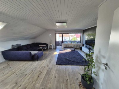Geschmackvolle, vollständig renovierte 3,5-Zimmer-Dachgeschosswohnung mit Balkon in Rheinstetten