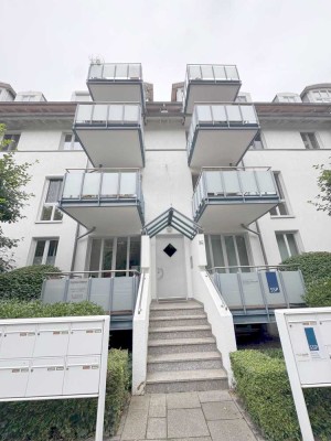 Helle Vier-Zimmer-Maisonette-Wohnung mit zwei Balkonen in Schwachhausen