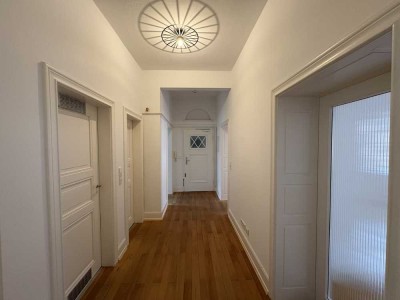 Direkt zum Einziehen und Wohlfühlen - Altbauwohnung in beliebter Wohnlage
