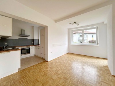 WOHNEN IN DER NATUR - 3 ZIMMER WOHNUNG MIT KÜCHE, BALKON UND PARKPLATZ