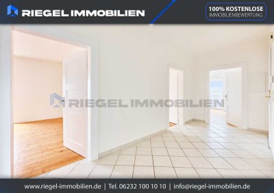 Sie hier? Wir auch! Gepflegte 4 Zimmer-Dachgeschosswohnung  -  ab sofort verfügbar