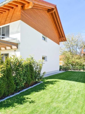 Schönes und neuwertiges 5-Zimmer-Reihenendhaus, EBK, Parkett, etc. am Biotop im Grünen, Bad Wiessee