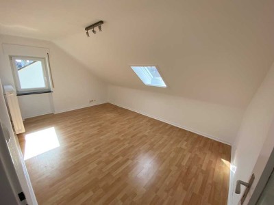Ruhige und gemütliche 3 Zimmer Dachgeschoss Wohnung für 1 Person