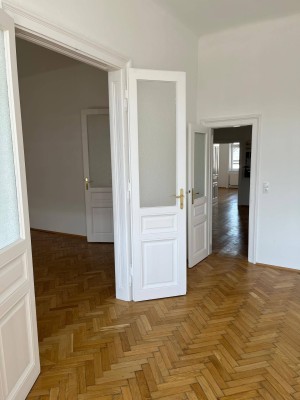 Elegante Altbau-Großwohnung/-büro