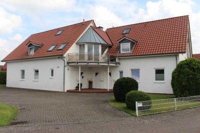 Helle und großzügige 2 Zimmer Wohnung im Erdgeschoß. Gäste-WC.  Wannenbad. Südterrasse.