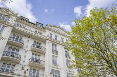 Hofweg Palais: Repräsentative Altbau-ETW im Erdgeschoss mit Garten und Terrasse