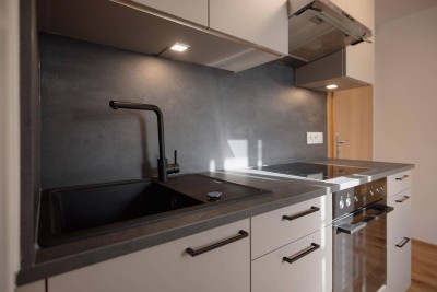 Kernsaniert &amp; sonnig – 1-Zimmer-Wohnung mit Einbauküche in Hall
