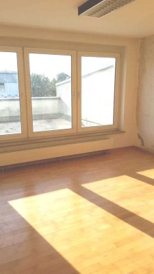großzügige Wohnung mit großer Dachterrasse nach Südwesten