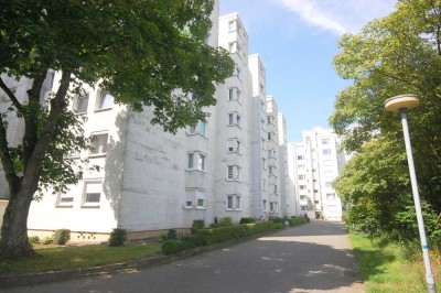 Sofort einziehen: 3 Zimmer Wohnung mit Einbauküche und Balkon