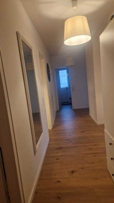 Exklusive 4-Zimmer-Hochparterre-Wohnung mit Einbauküche in Hilden