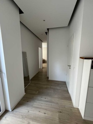 Neuwertige 2-Zimmer-Wohnung mit Balkon und EBK in Erlenstegen