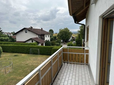 Großzügige, helle 4-Zimmer Wohnung in gepflegtem 3-Familienhaus