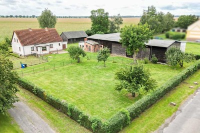 Zusammen anpacken: Gestaltbares Landhaus inkl. Scheune und Nebengebäude in Feldrandlage