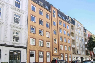 Ruhige Lage inmitten der Hamburger City: Eigentumswohnung mit Balkon, TG-Stellplatz und Aufzug