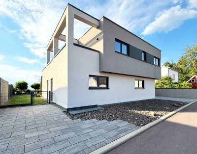 Premium-Einfamilienhaus mit exklusiver Ausstattung: Whirlpools, Dachterrasse mit Penthouse-Charakter