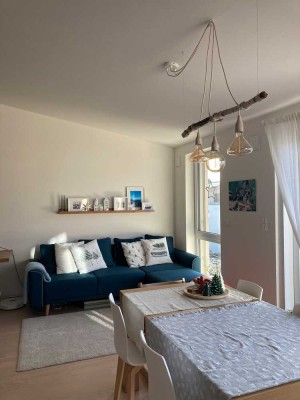Geschmackvolle 2-Zimmer-DG-Wohnung mit gehobener Innenausstattung mit Einbauküche in Planegg