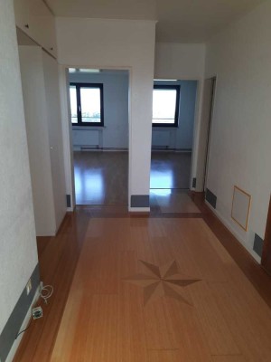 1. NKM frei! Schönheitsreparaturen! 3-Zimmer-Wohnung! sonniger BALKON! English scroll down!