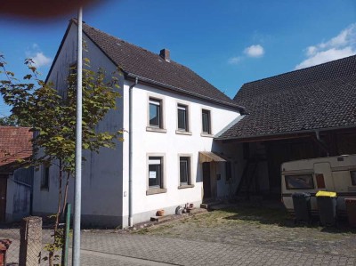 Top-Gelegenheit! Einfamilienhaus mit Nebengebäude  in Hundsbach zu verkaufen!