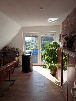 Attraktive und modernisierte 3-Raum-DG-Wohnung mit EBK in Menden (Sauerland)