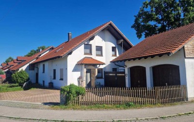 Einfamilienhaus mit Garten, Keller, Pool & 3 Garagen in Mettenheim