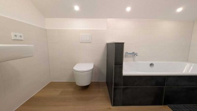 Erstbezug! Großes RMH, kernsaniert, neue EBK, FBH, Balkone, Terrasse, Garten in Bietigheim-Biss.